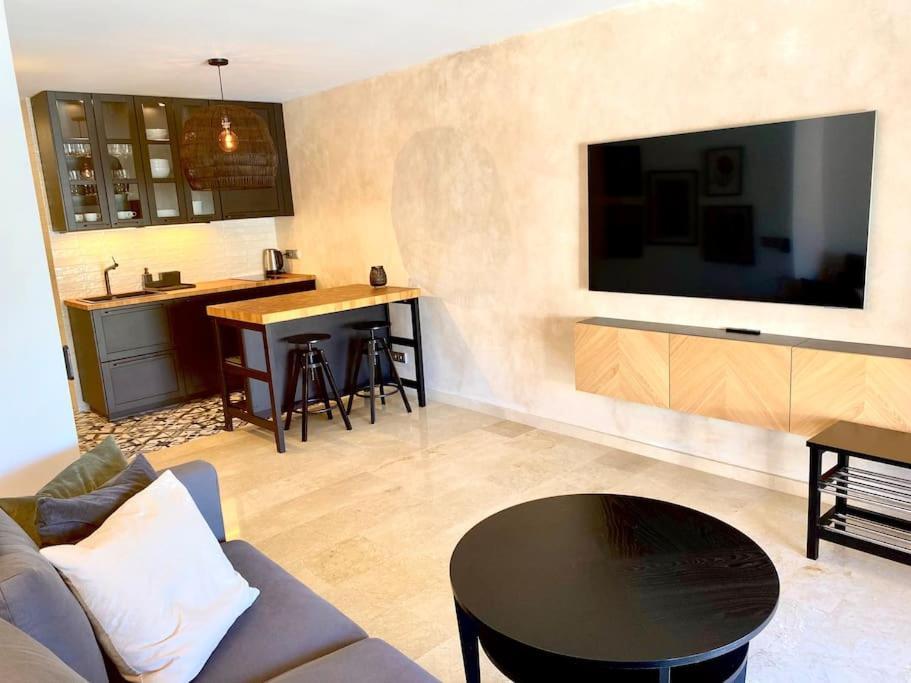 Stylish & Modern 1 Bedroom Suite On Frontline Of Playa Del Duque Costa Adeje  Ngoại thất bức ảnh